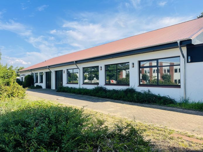 Freshly renovated! 885m² Elegant & Attractive commission-free commercial space in Winsen (Luhe) – Foto 6