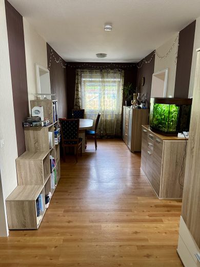 Luminoso apartamento de 3,5 habitaciones con balcón, ascensor y baño nuevo – Essbereich