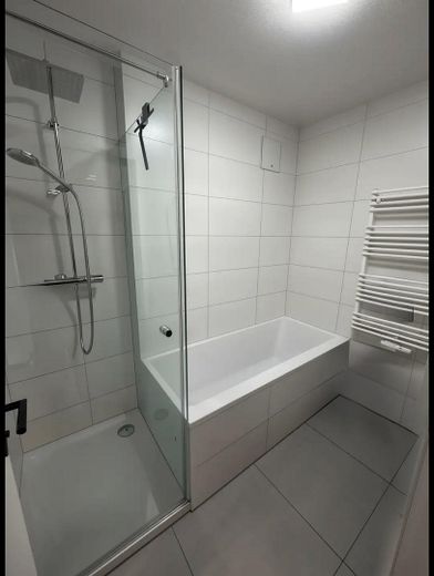 Energieeffiziente 3–4-Zimmer-Wohnung – modern saniert & gut geschnitten – Bad