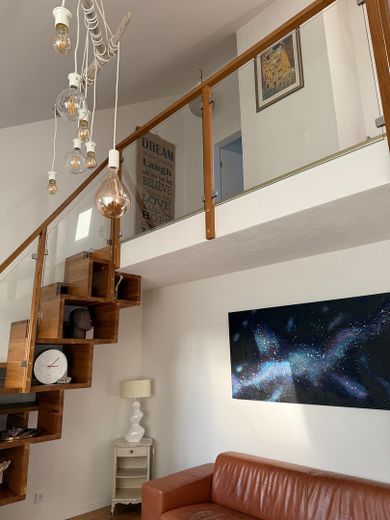 Blick zur Treppe und Galerie