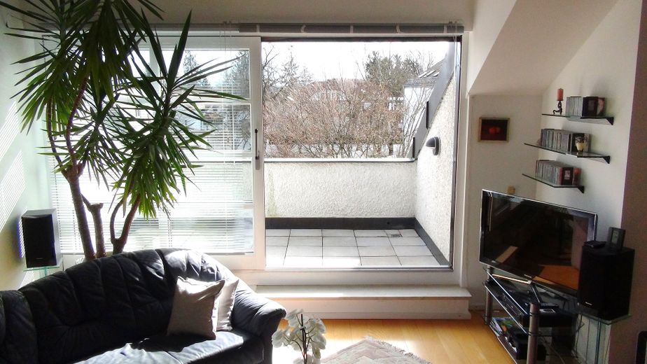 Lauschige 2-Zi.-Süd-DTW mit enormer Weite - zwischen Ortszentrum und altem Ortskern – Wohnzimmer Süd - Dachterrasse