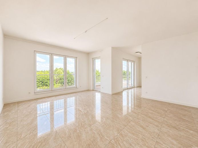 Ein Zuhause mit Hafenflair – Hochwertige Eigentumswohnung in den Havelauen – Wohnzimmer