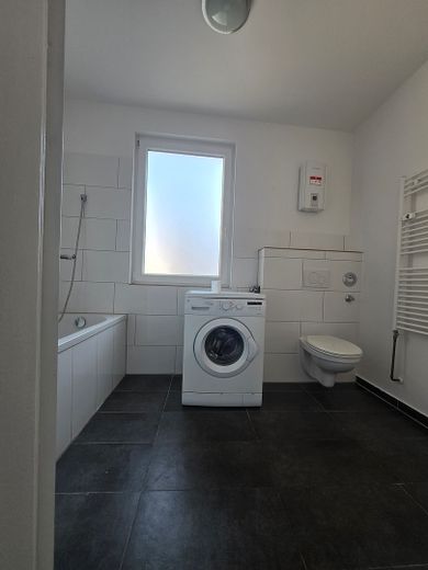 Ruhige helle 2-Zimmer-Wohnung im 1. Obergeschoss im Innenhof in Duisburg Alt-Homberg – Badezimmer
