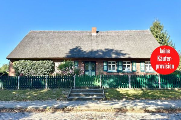 HORN IMMOBILIEN ++ RESERVED! charming thatched-roof house with outbuilding and beautiful plot