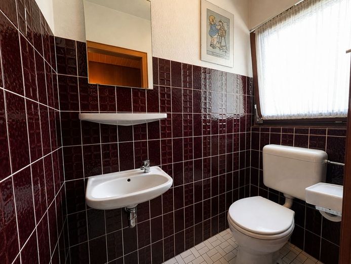 Rarität in Bochum-Stiepel: Charmantes freistehendes Einfamilienhaus mit weitläufigem Grundstück – Gäste-WC