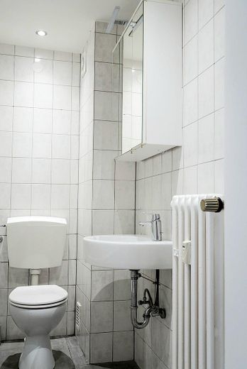 Wohnen im Grünen - Ihr Zuhause mit Balkon und 3 Zimmern – Bad Bild 1