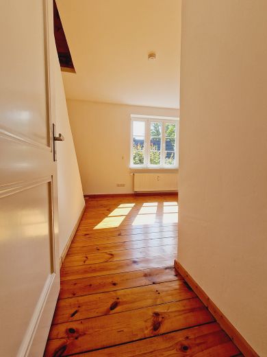 Fundstück: Schönes, sehr individuelles Reihenmittelhaus für Pärchen – Zweites Zimmer OG