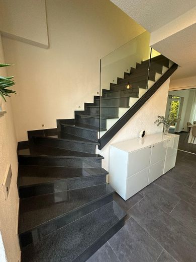 Mieten neuwertiges Haus in Nürtingen ab Dezember-26 oder Januar-27 – Flur/Treppe