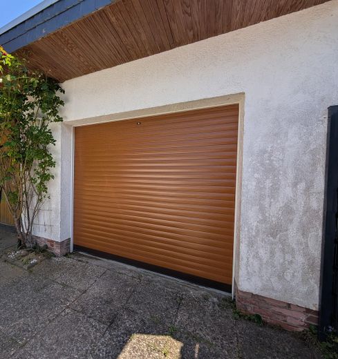 Altencelle’de idil: 1200qm üzerinde havuzlu müstakil ev – Garage