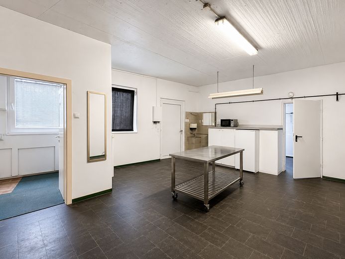 Cafe Ladenlokal zentrale Lage mit Lager/ Büro und Garage/ Nähe HBF – Büro/ Vorbereitungsraum