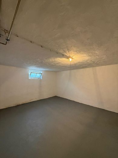 Charmantes, kernsaniertes Einfamilienhaus mit hochwertiger Ausstattung – Großer Raum im Keller