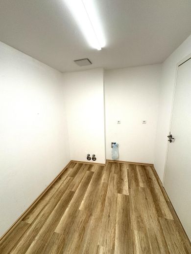 Zo goed als nieuw appartement in een meer-generatiewoning met garage, geschikt voor ouderen en drempelvrij – WaMa- Anschluss