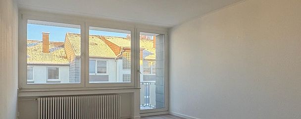 Wohnzimmer mit Balkon