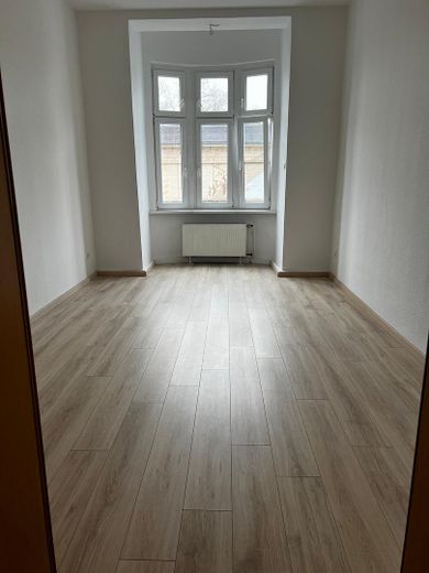 Constitución de piso compartido (3 personas): apartamento de 4,5 habitaciones recién reformado en una ubicación privilegiada – Zimmer Person 1