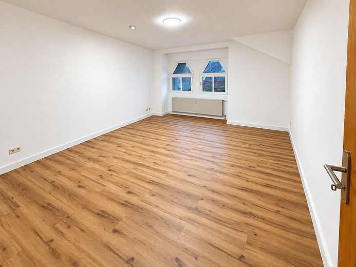 Bad Neuenahr merkezinde, en iyi konumda modern 1,5 odalı daire – modernizasyon sonrası ilk kullanım – Wohnzimmer
