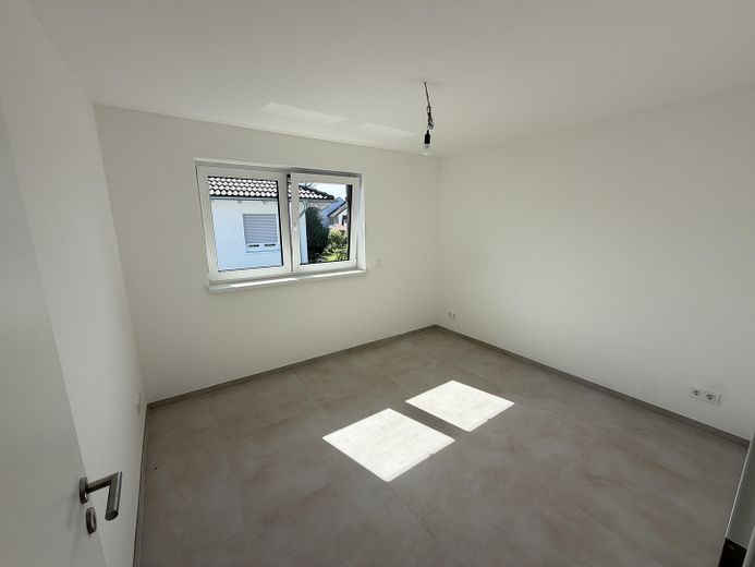 Première occupation d’une construction neuve exclusive – Élégant appartement-maisonnette de 3 pièces – Schlafzimmer OG