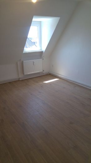 Topsanierte DG Wohnung, WG geeignet, Einbauküche, zentral – Foto 32