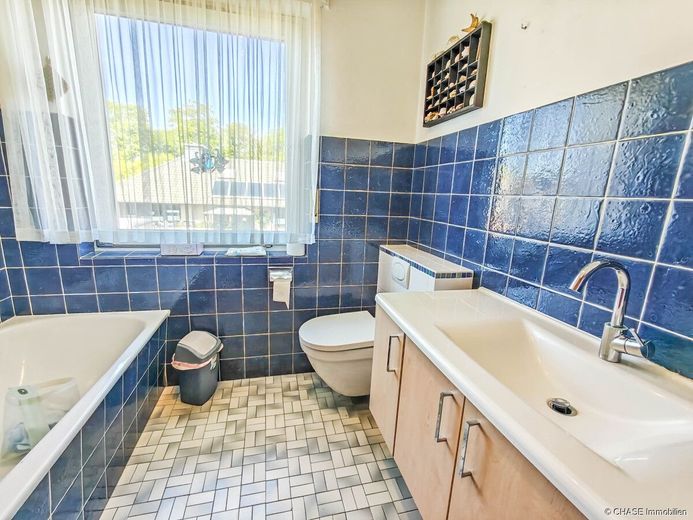Großzügiges Einfamilienhaus mit Einliegerwohnung - TOP-Familienleben auf dem Hagen bei Bad Pyrmont! – Badezimmer Obergeschoss