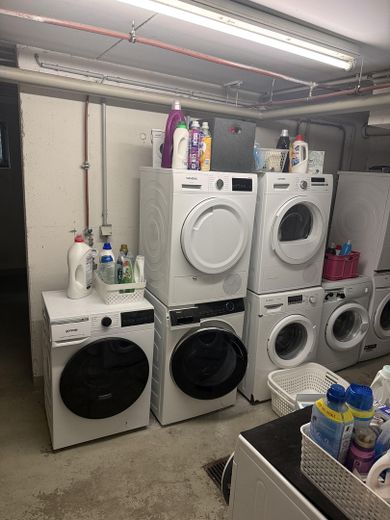 Wohnung 2,5 Zimmer 55 qm kernsaniert Provisionsfrei – Waschraum