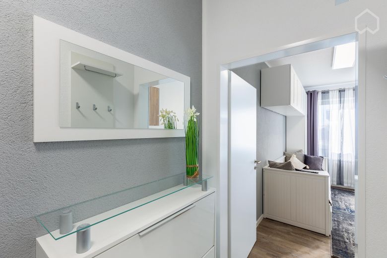 Appartement d’affaires intelligent : meublé avec élégance et modernisé (loyer tout compris) – Flur