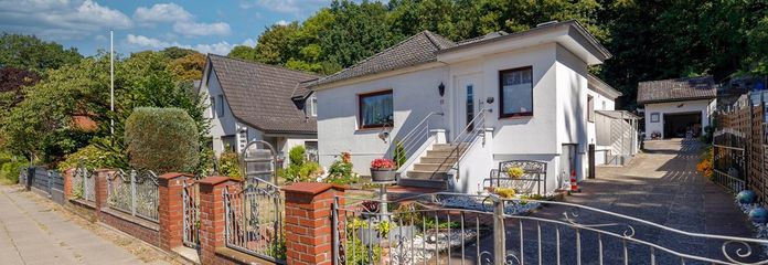 Zum Verkauf steht ein charmantes Einfamilienhaus in 21033 Hamburg mit ca. 101 m² Wohnfläche auf einem großzügigen Grundstück von ca. 757 m².