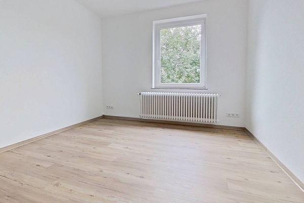 Büyük oturma mutfağına sahip aydınlık 2 odalı daire
