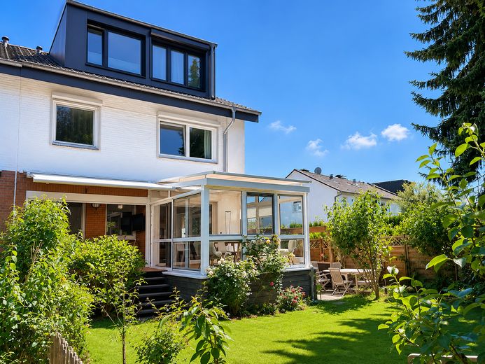 Einziehen statt renovieren – 160 m² Familienwohnen im Norden Bramfelds, nahe Wellingsbüttel – Gartenansicht
