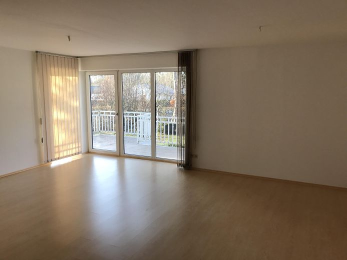 Helle schöne 2-Zimmer-Wohnung mit SW-Balkon und Blick ins Grüne in Kirchrode – Wohnzimmer