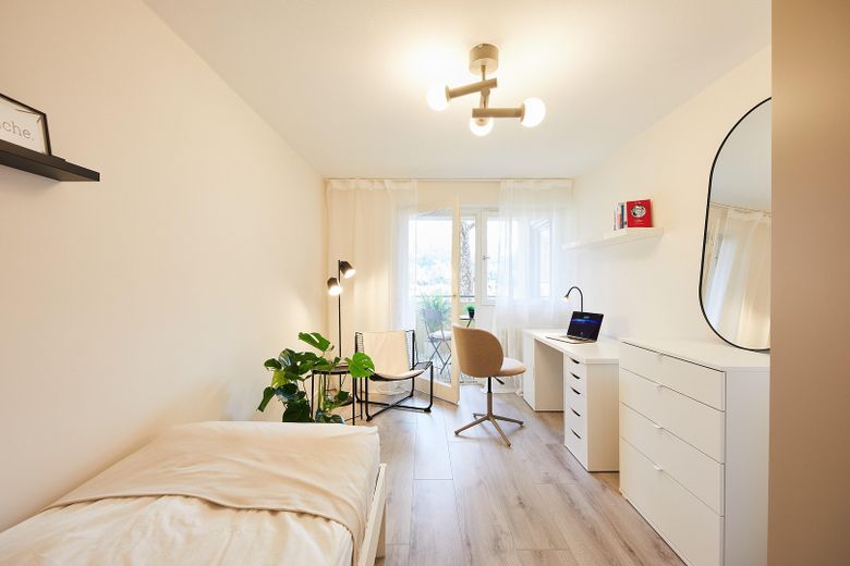 Mehrere hochwertige WG-Zimmer in frisch sanierter Wohnung - Erstbezug – voll möbliert + Südbalkon (Z1)