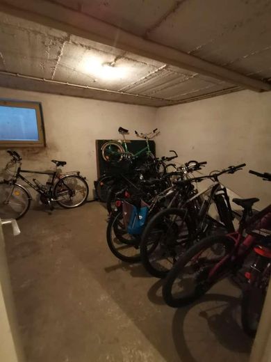 1 Zimmer Wohnung - Renoviert und liebevoll eingerichtet – Fahrradabstellkammer