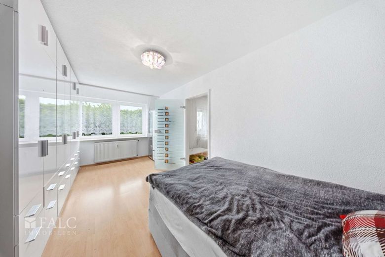 Wohnanlage mit 3 Wohneinheiten im Grünen - solide Mietrendite inklusiv !! – OG Schlafzimmer 1