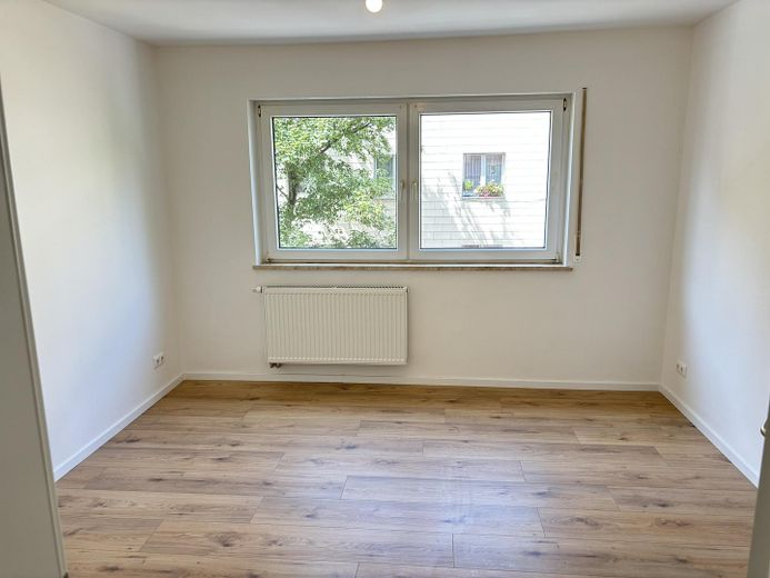 Sofort frei & ohne Provision - Renovierte 3-Zimmer-Wohnung mit Balkon – U-Bahn um die Ecke – Kinderzimmer/Arbeitszimmer