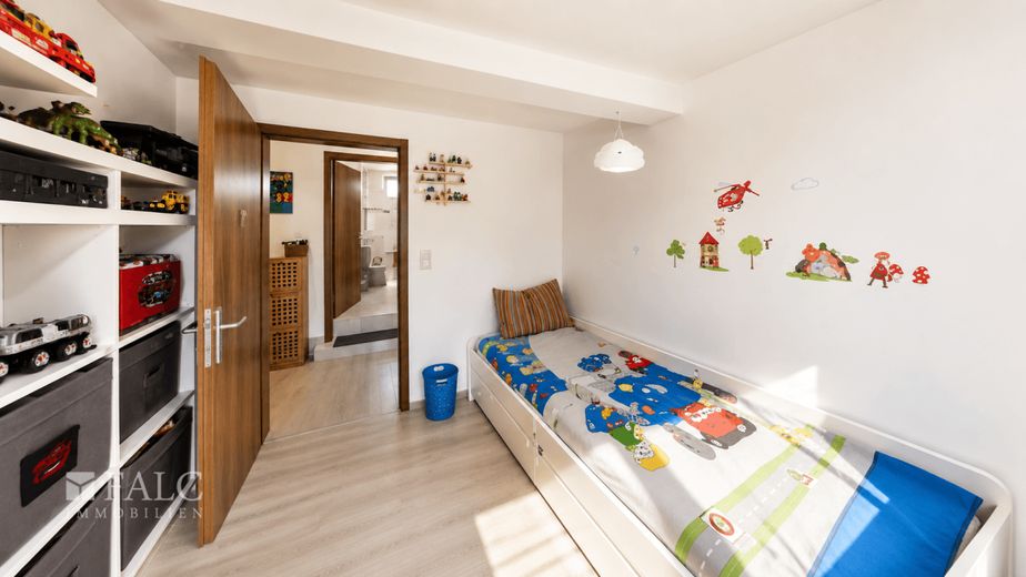 Provisionsfrei: Wohn- und Geschäftsensemble mit stabilem Ertragspotenzial – Kinderzimmer 1. OG