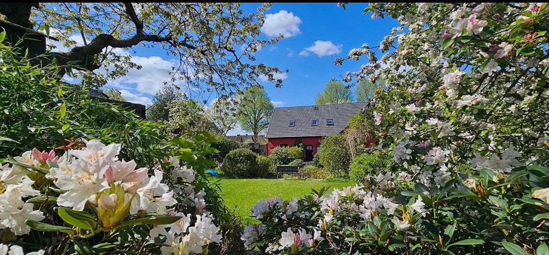 Charmantes Haus mit traumhaftem Garten – Foto 2