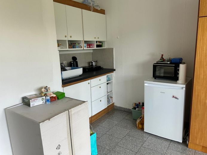 Provisionsfrei:1-Personen-Appartment möbliert, EBK, Bad, Balkon, Bergblick – Küche,  Wachbecken,Kochpl