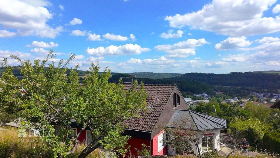Herrlich viel Platz, Einliegerwohnung und Sauna - FALC Immobilien – Rückansicht