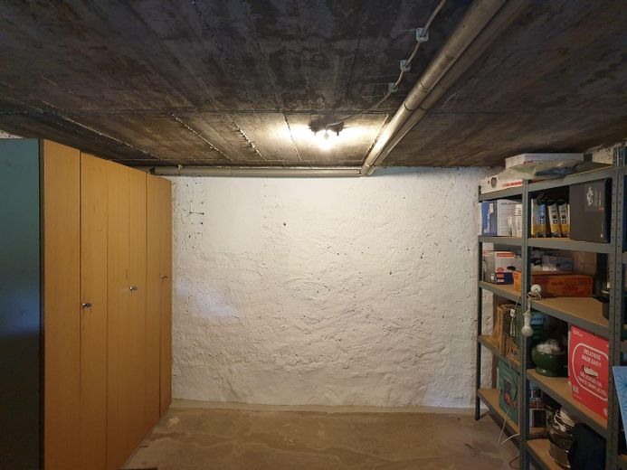 Einziehen, loskochen & wohlfühlen: Modernisiertes XL-Haus mit Traumküche, Komfort-Garage & Garten – Keller 02