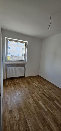 Modern saniertes Reihenhaus mit Garten in Wiesbaden-Südost – Kinderzimmer 1
