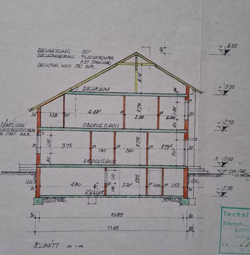 Ampia casa di architetto con giardino da sogno in posizione centrale, da privato – Gebäudeschnitt