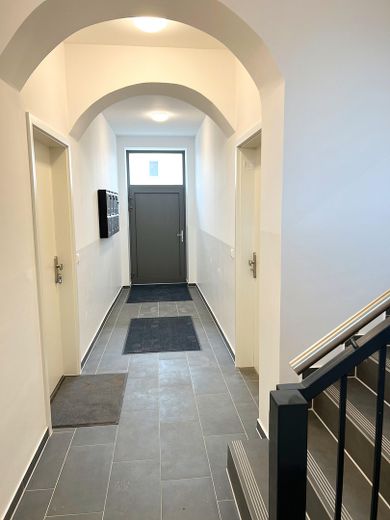 LUSSO vicino all’Elba: esclusivo appartamento di 2 locali con balcone e riscaldamento a pavimento *standard di nuova costruzione* – Hausflur