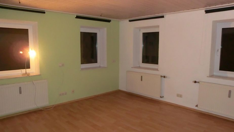Schlafzimmer mit 4 Fenster
