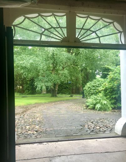 Großzügiges Anwesen unter Reet mit großem parkähnlichem Grundstück - vielseitig nutzbar. – Blick aus der Tenne