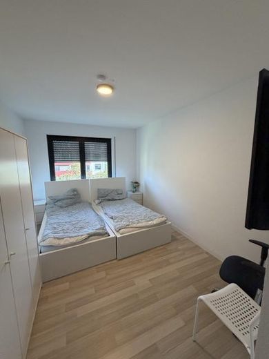 Lampertheim’de balkonlu, yenilenmiş, boş 3 odalı daire – Zimmer