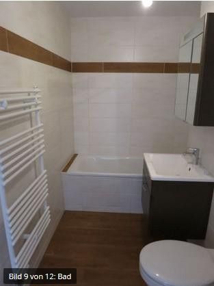 Bad mit Wanne 