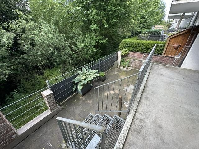 Modernized 3-room ground-floor apartment with garden, terrace and two parking spaces – Balkon Terasse Garten