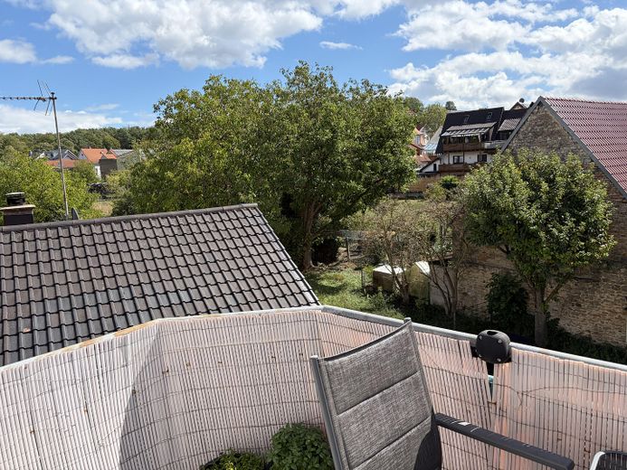 Attraktive 3-Zimmer-DG-Wohnung mit Balkon, TG & Stellplatz in Mühlhausen-Rettigheim – Balkonausblick