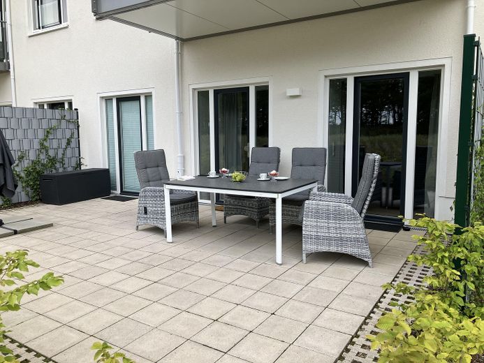 Modernisierte Ferienwohnung in Prora, 100 m zur Ostsee, zwei Terrassen -provisionsfrei- – Ostterrasse
