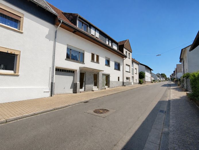 Una casa amata cerca persone per un futuro comune [da privato] – Straßenansicht Ost