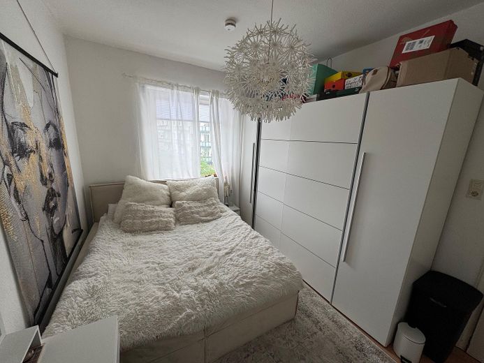 Kleines MFH mit drei Wohnungen und Garten - Bremen-Osterfeuerberg – Schlafzimmer 1. OG