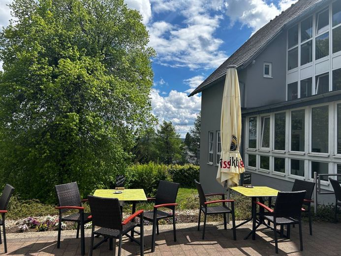 Faktor 6,5!!! Kapitalanlage mit etabliertem Gastronomie- &amp; Pensionsbetrieb im Kurort Masserberg – Biergarten_1
